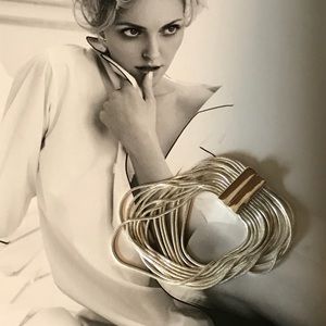 🔗Silver-tone bracelet🔗